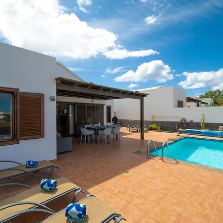 Maderita - Lovely 3 Bed In * Playa Blanca (Lanzarote)
